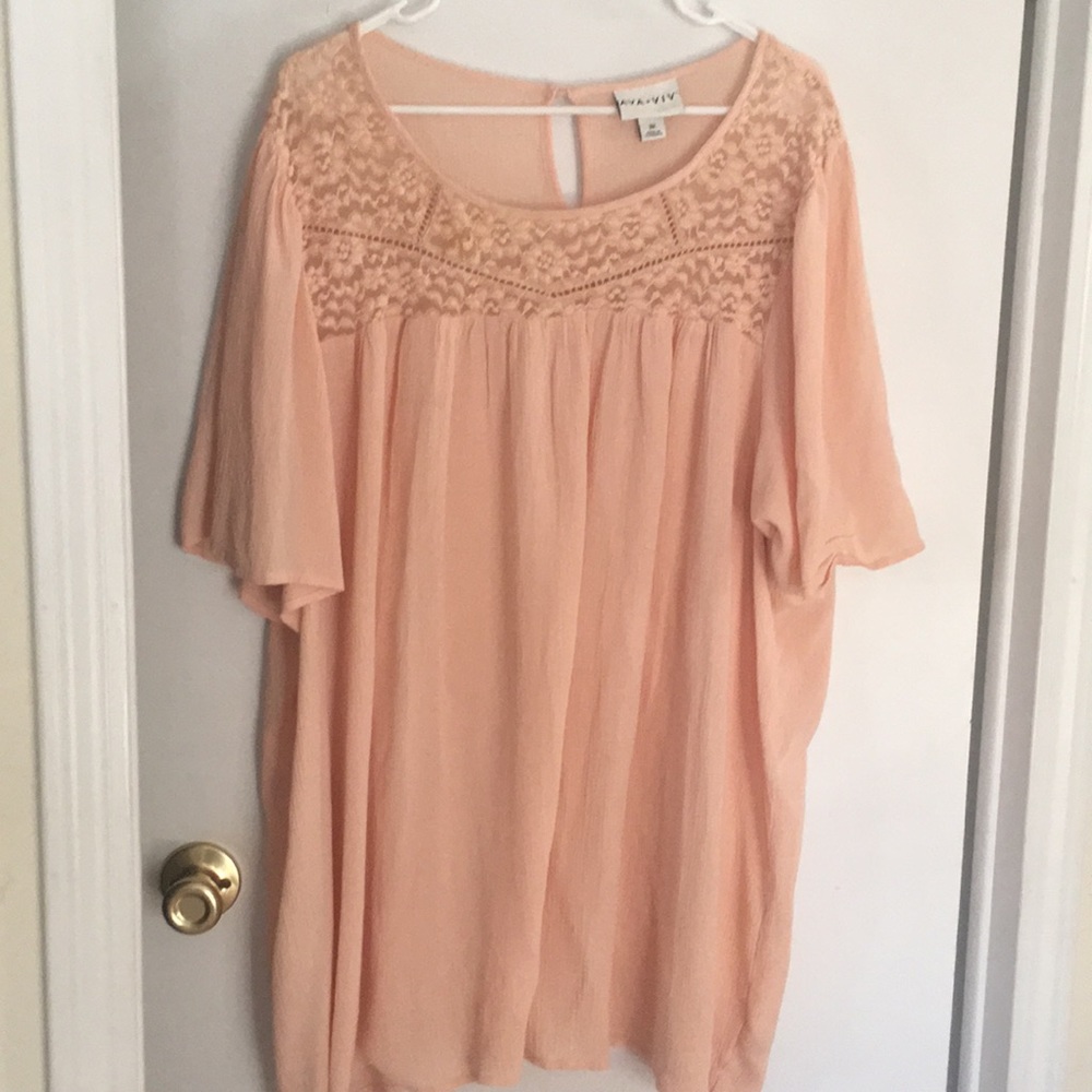 Beautiful peach gauze like lace top with lace.
